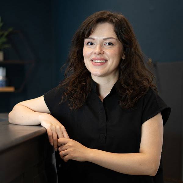Dr Busra Celik DDS